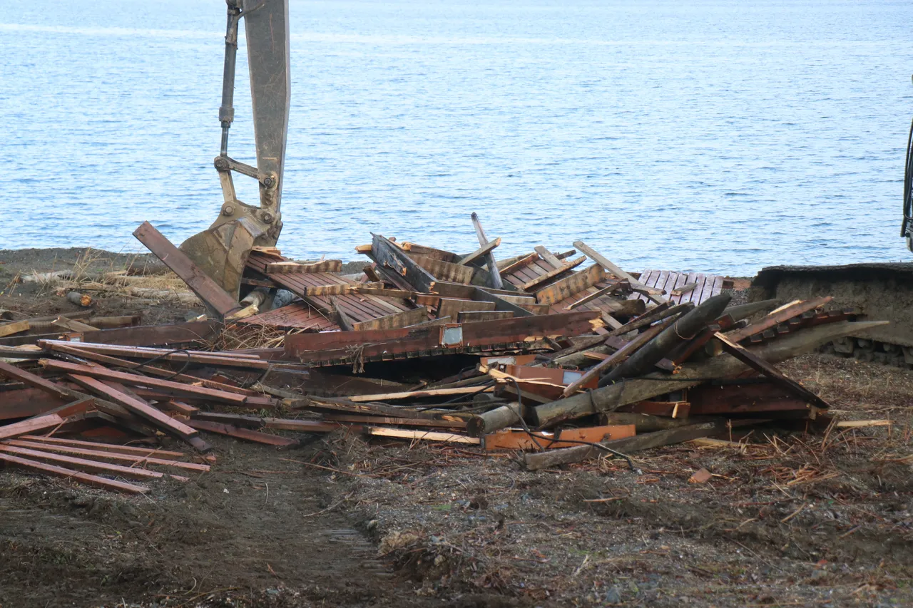 Sapanca Gölü çevresinde kaçak yapıların yıkımına başlandı