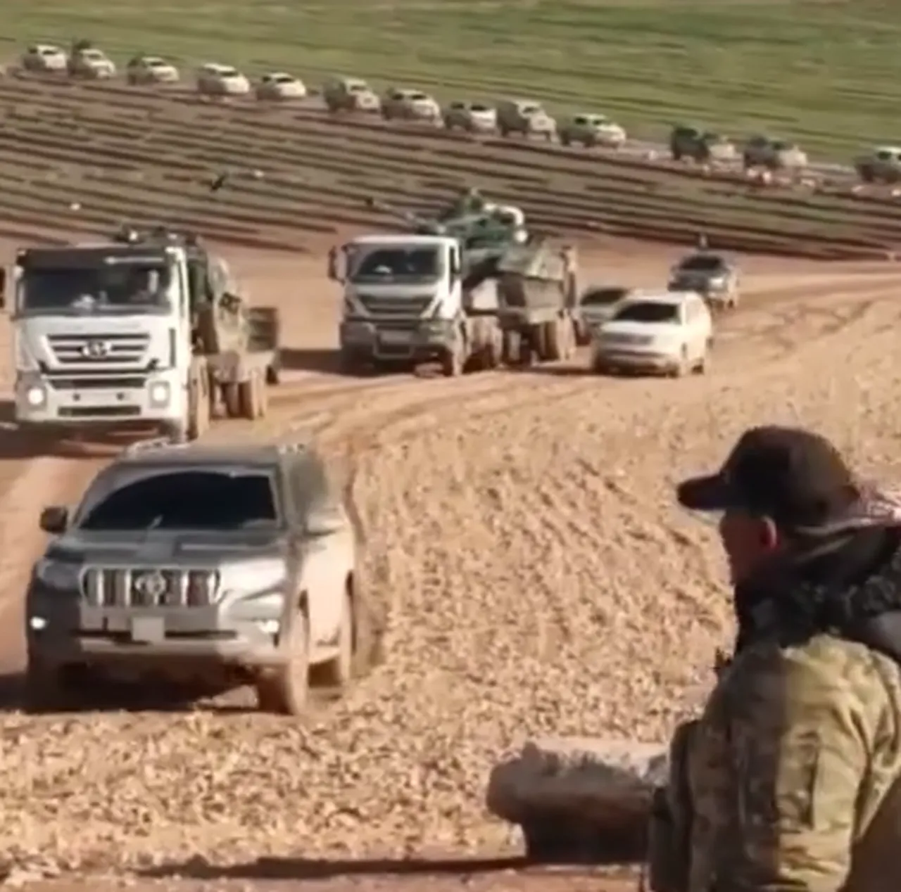 Suriye ordusu Ayn el-Arab cephesine yoğun sevkiyat gerçekleştiriyor.