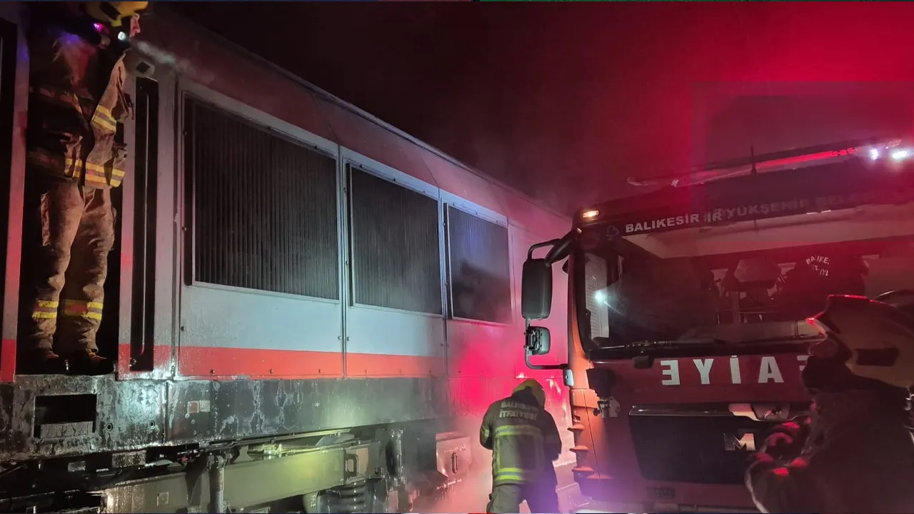 Bandırma-Afyon seferini yapan yük treninde yangın çıktı