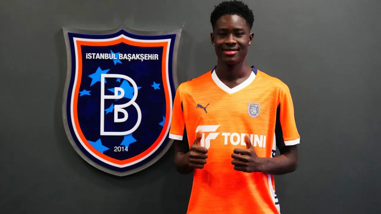 Başakşehir 3 yıllık imzayı duyurdu: Abdoulie Njie'ye profesyonel sözleşme