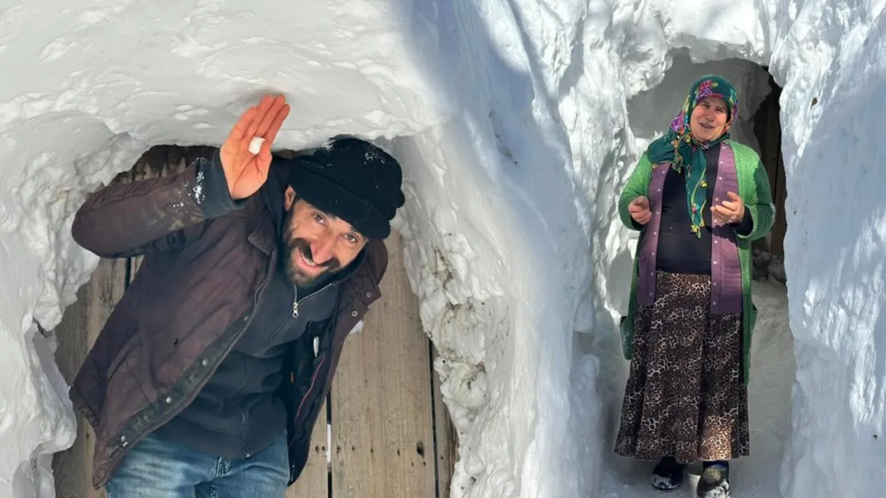 Çatak’ta kar altında hayat: Evlerine kar tünellerinden ulaşıyorlar