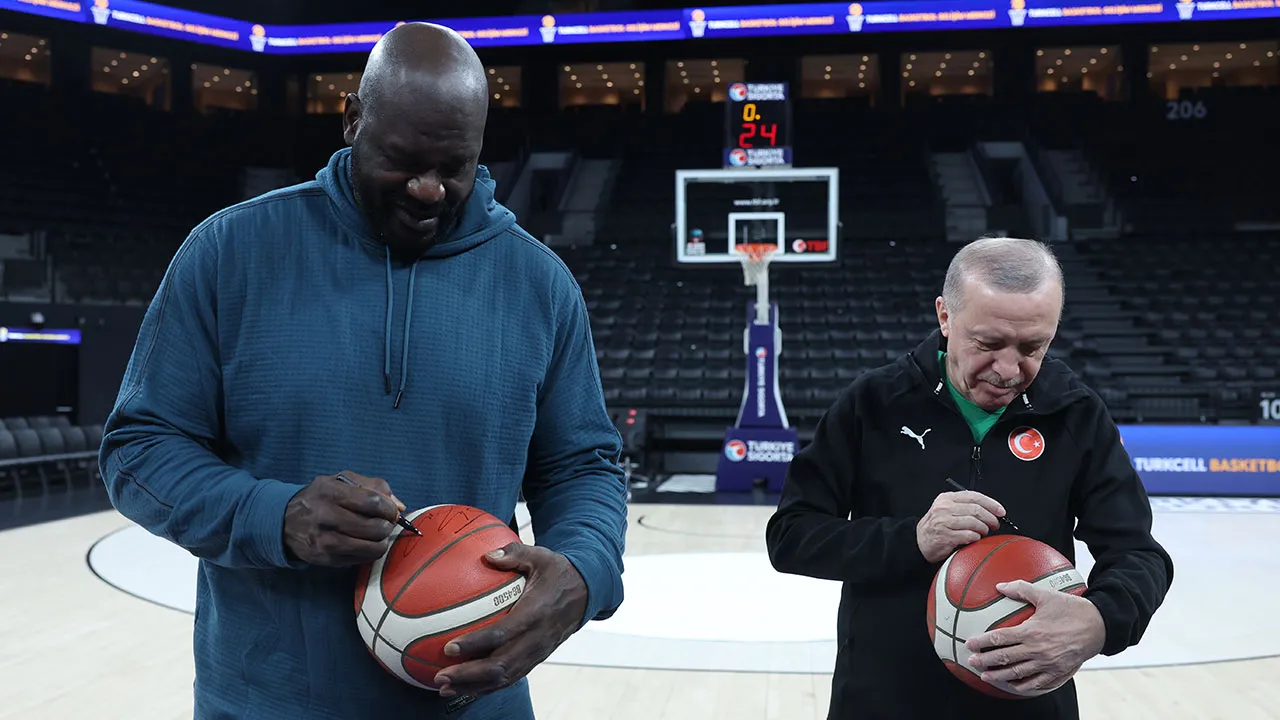 Cumhurbaşkanı Erdoğan, NBA efsanesi Shaquille O'Neal ile basketbol oynadı