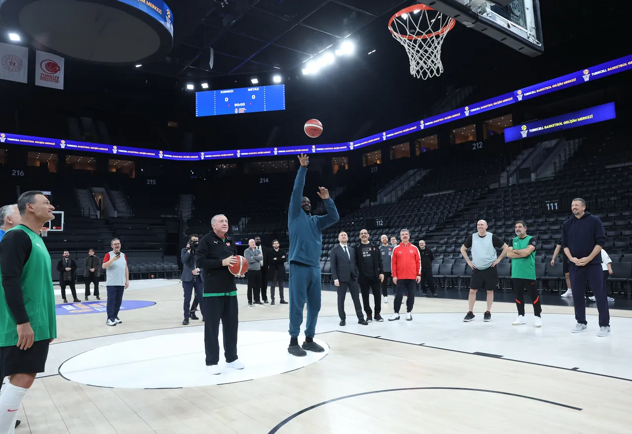 Cumhurbaşkanı Erdoğan, NBA efsanesi Shaquille O'Neal ile basketbol oynadı