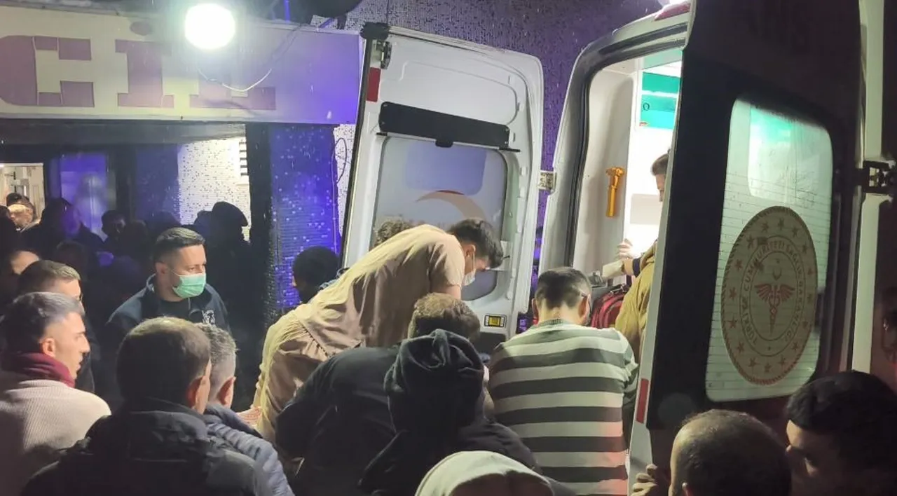 Doktordan sedye üzerinde kalp masajı! Herkes o anlara kilitlendi