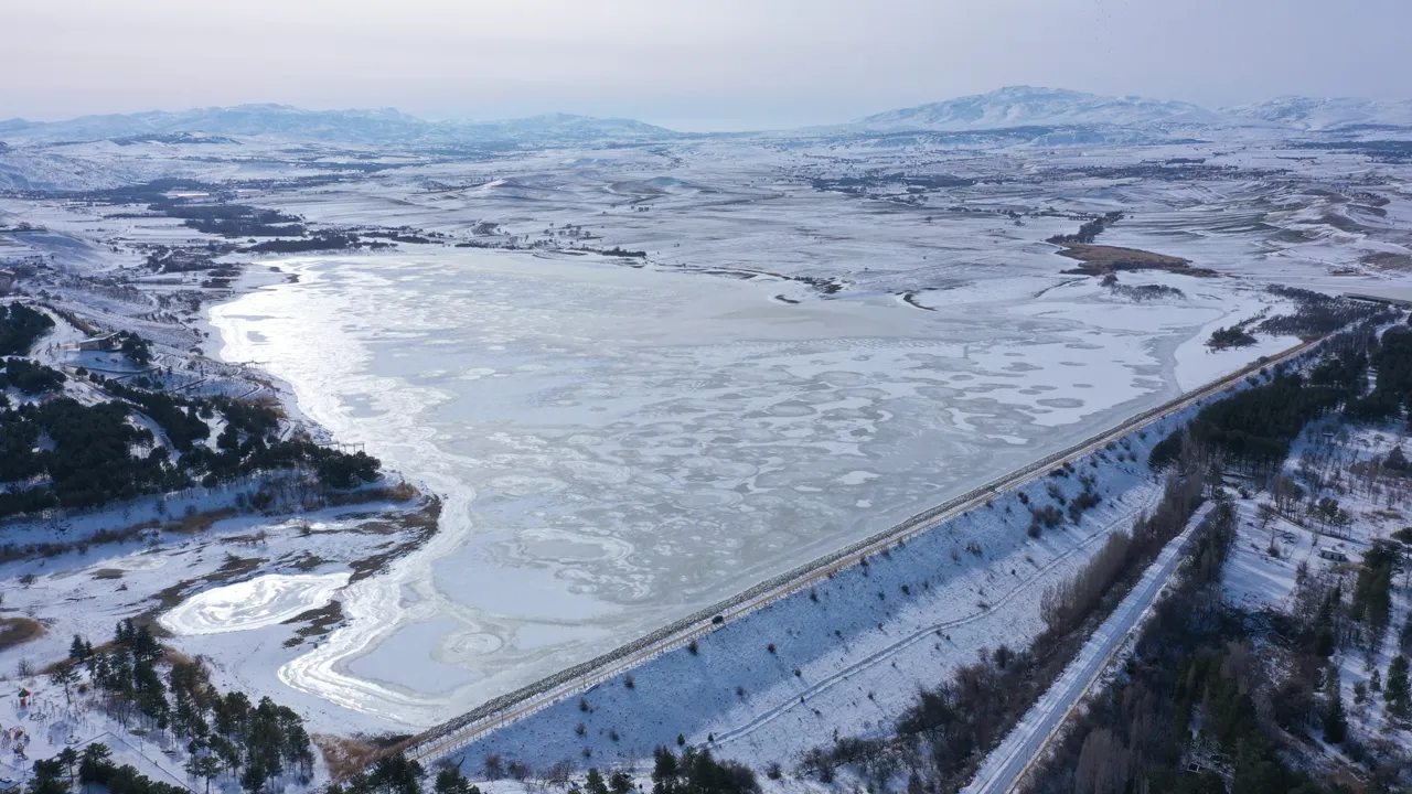 Elazığ'daki Cip Barajı dondu!