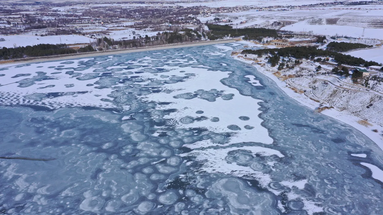 Elazığ'daki Cip Barajı dondu!