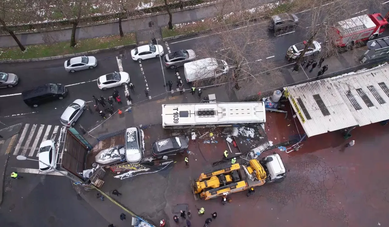Esenlerde İETT otobüsü otoparka girmişti! Kaza anı ortaya çıktı: Saniyelerle ölümden dönmüş