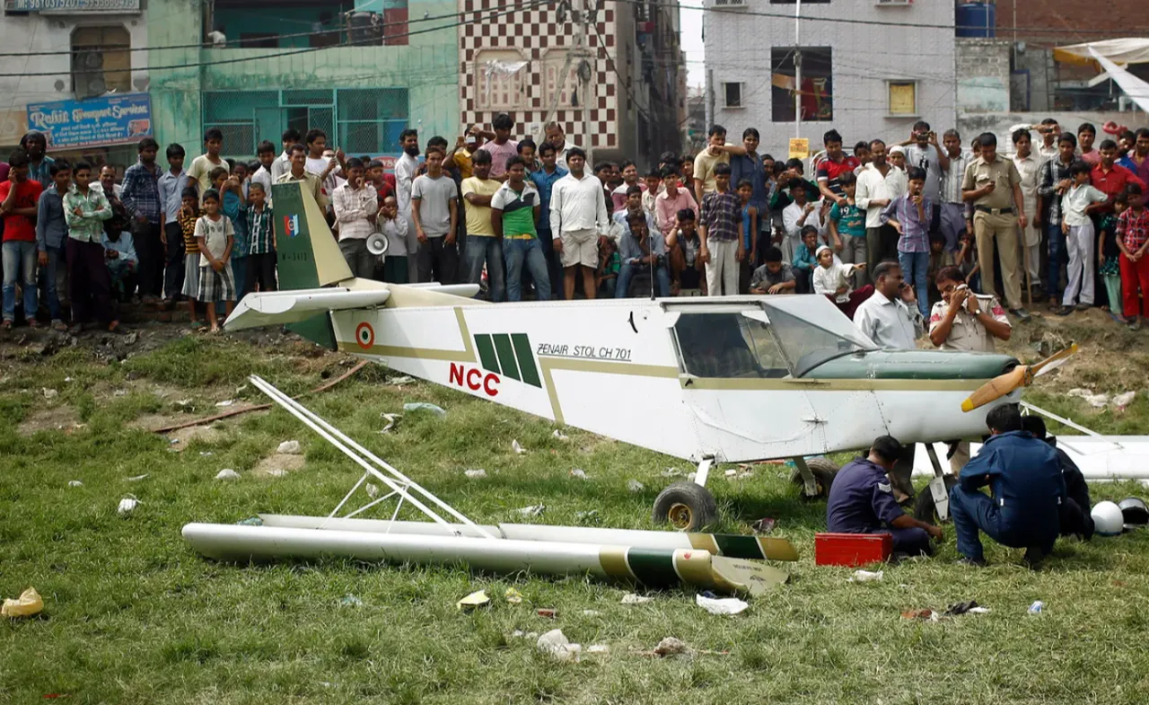 Hindistan’da Hava Kuvvetleri’ne ait eğitim uçağı düştü: İki pilot sağ kurtuldu