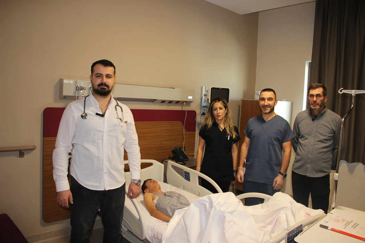 İsmi duyulmamış hastalık! Ameliyatla sağlığına kavuştu