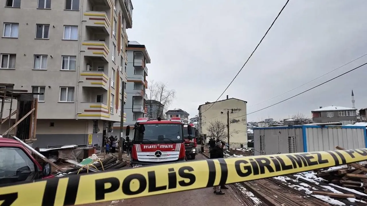 İstanbul'da 5 katlı binada yangın: 12 kişi kurtarıldı