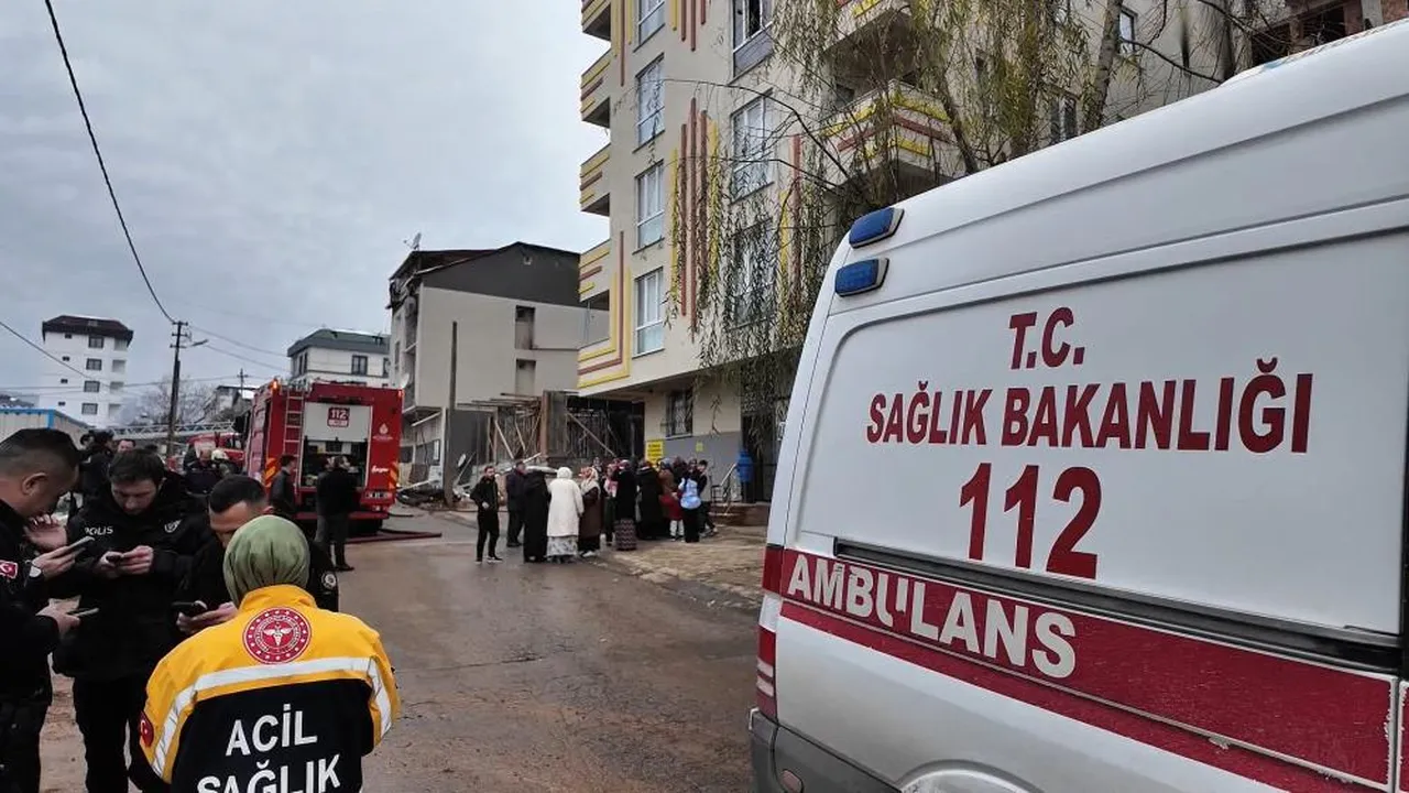 İstanbul'da 5 katlı binada yangın: 12 kişi kurtarıldı