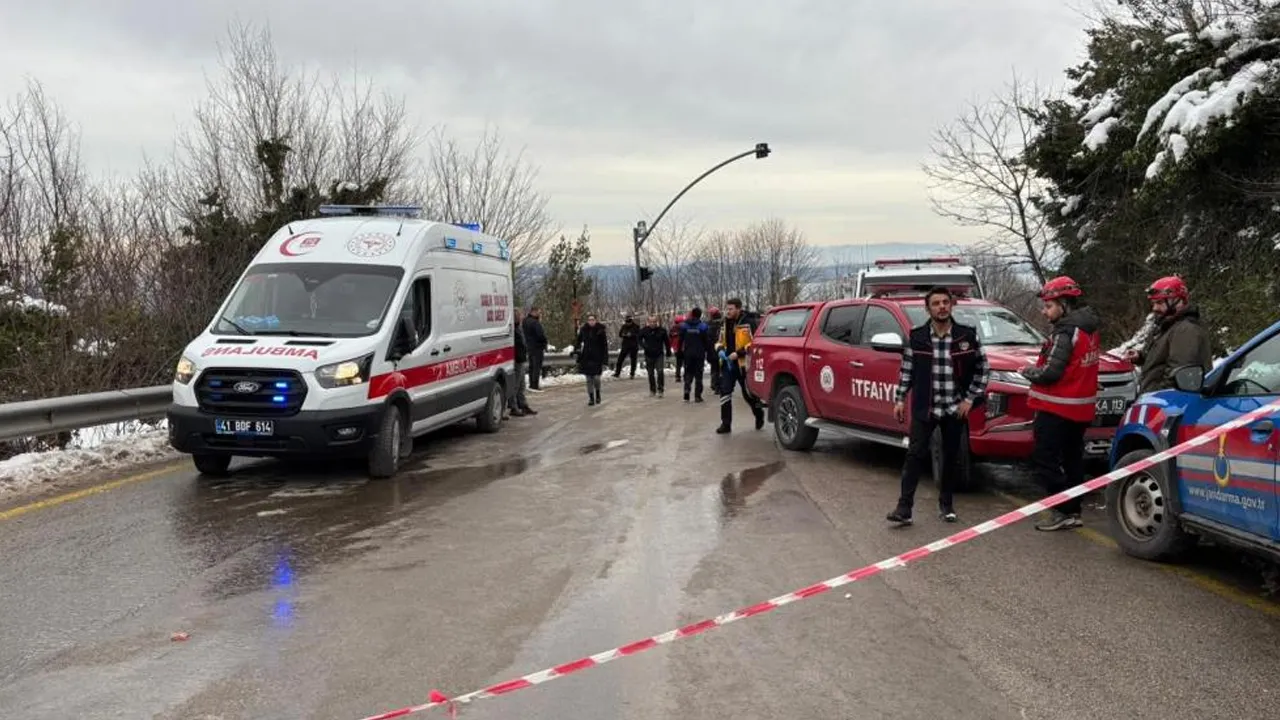 Kocaeli Kartepe'de belediye otobüsü şarampole yuvarlandı!