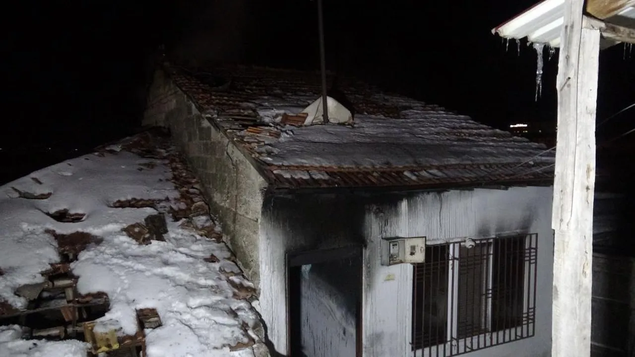 Malatya'da ev yangını! Mahsur kalan kadın kurtarıldı