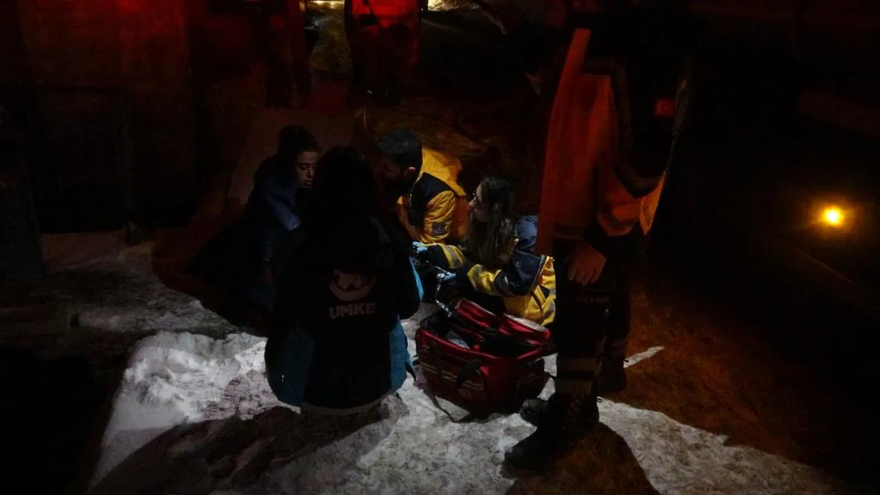 Malatya'da ev yangını! Mahsur kalan kadın kurtarıldı