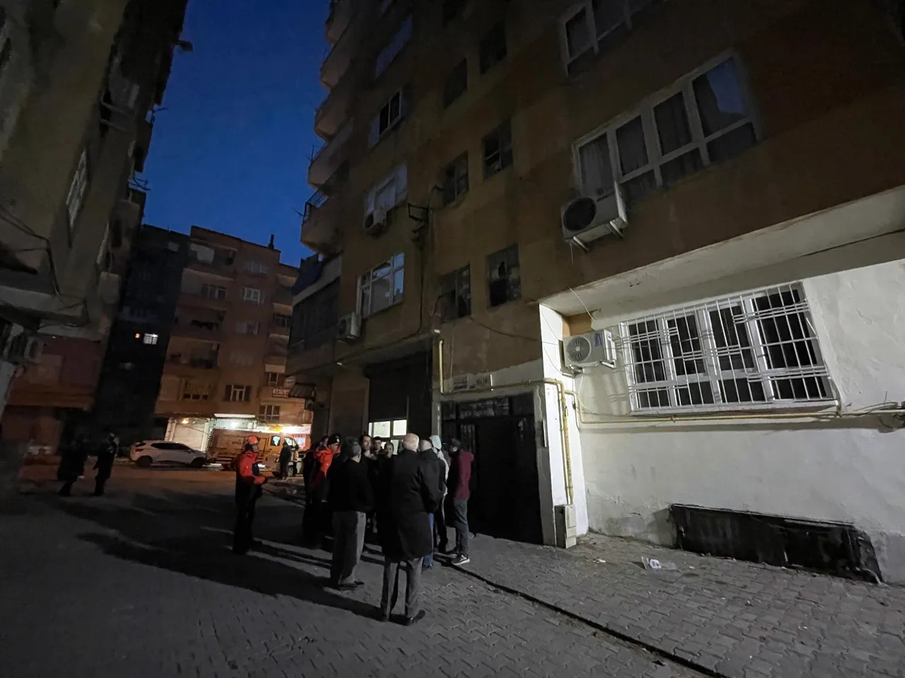 Şanlıurfa’da 6 katlı binada alarm! AFAD ve polis devrede