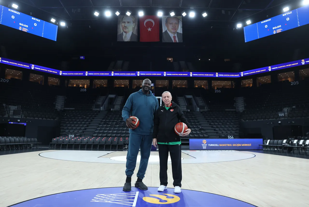 Shaquille O’Neal’ın 20 Ocak’ta İstanbul’da Cumhurbaşkanı Recep Tayyip Erdoğan ile bir basketbol etkinliğinde bir araya geldi