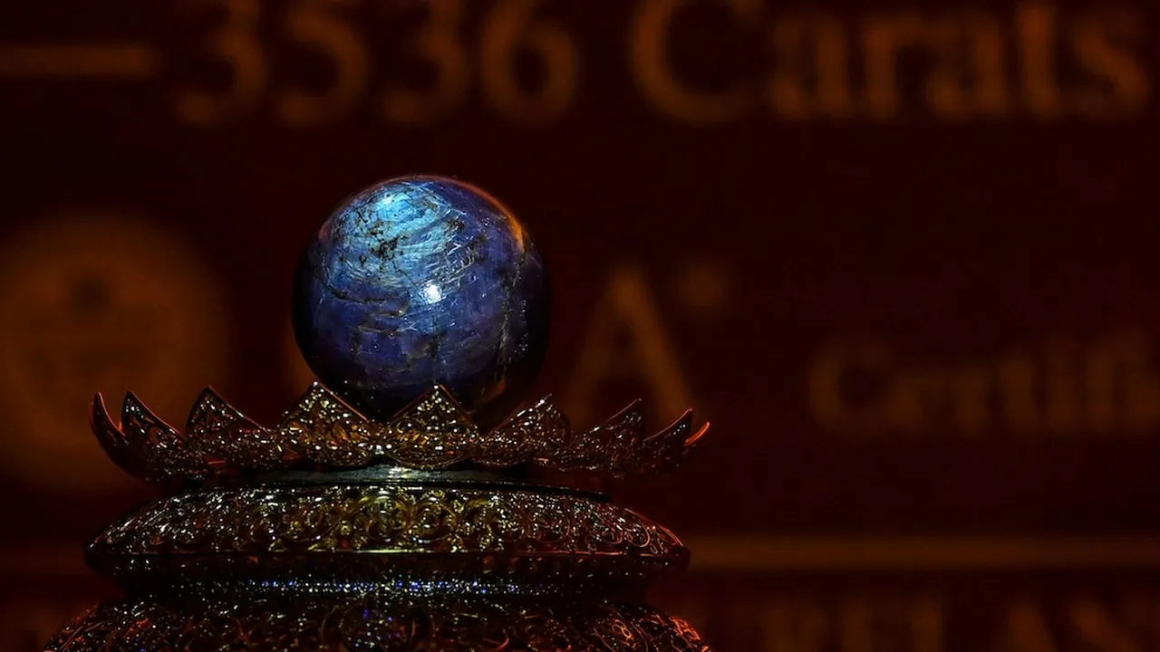 Toprağın altından çıktı, değeri iki yıl sonra anlaşıldı: 17 milyar liralık mor yıldız safiri rekor kırdı