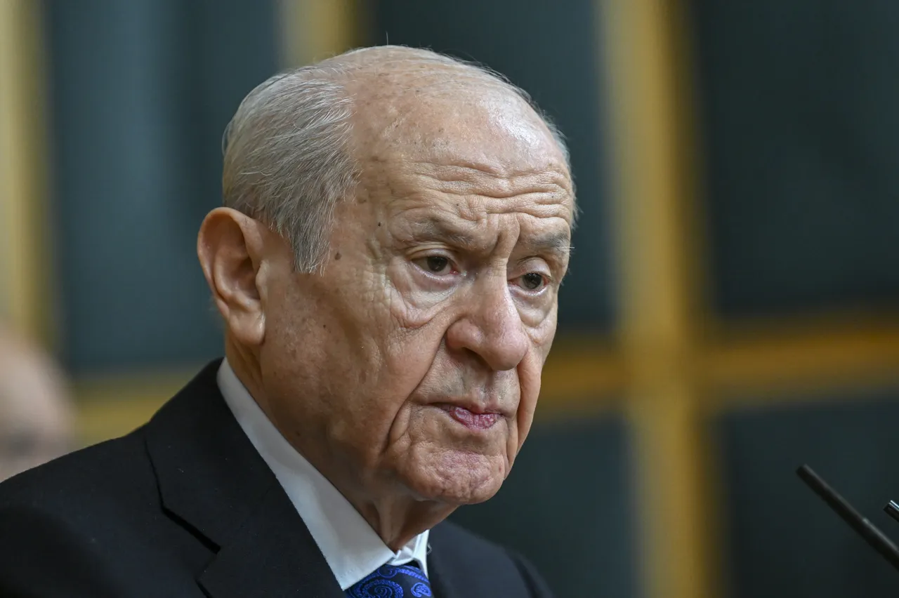 Türk bayrağına alçak saldırı! Bahçeli'den dikkat çeken açıklama: Sorumlusu DEM Parti