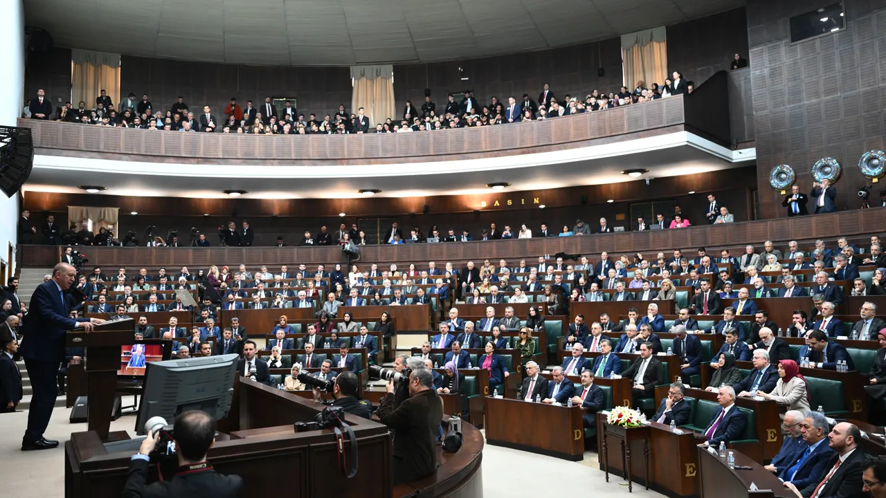 Türk bayrağına alçak saldırıya Erdoğan'dan sert tepki: O kirli elleri muhakkak bulacak, hesap soracağız