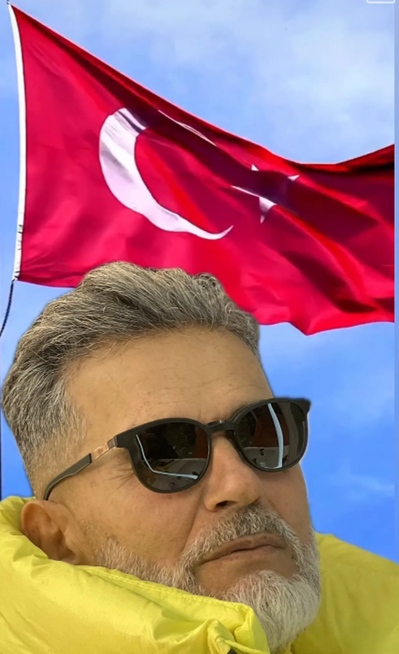 Türk bayrağına hain saldırı! Ünlü isimlerden tepki yağdı