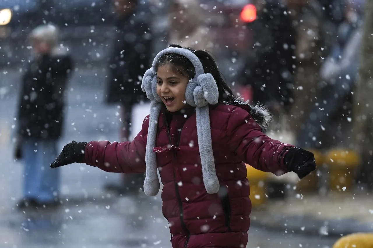 Ankara'da kar yağışı etkisini sürdürdü!