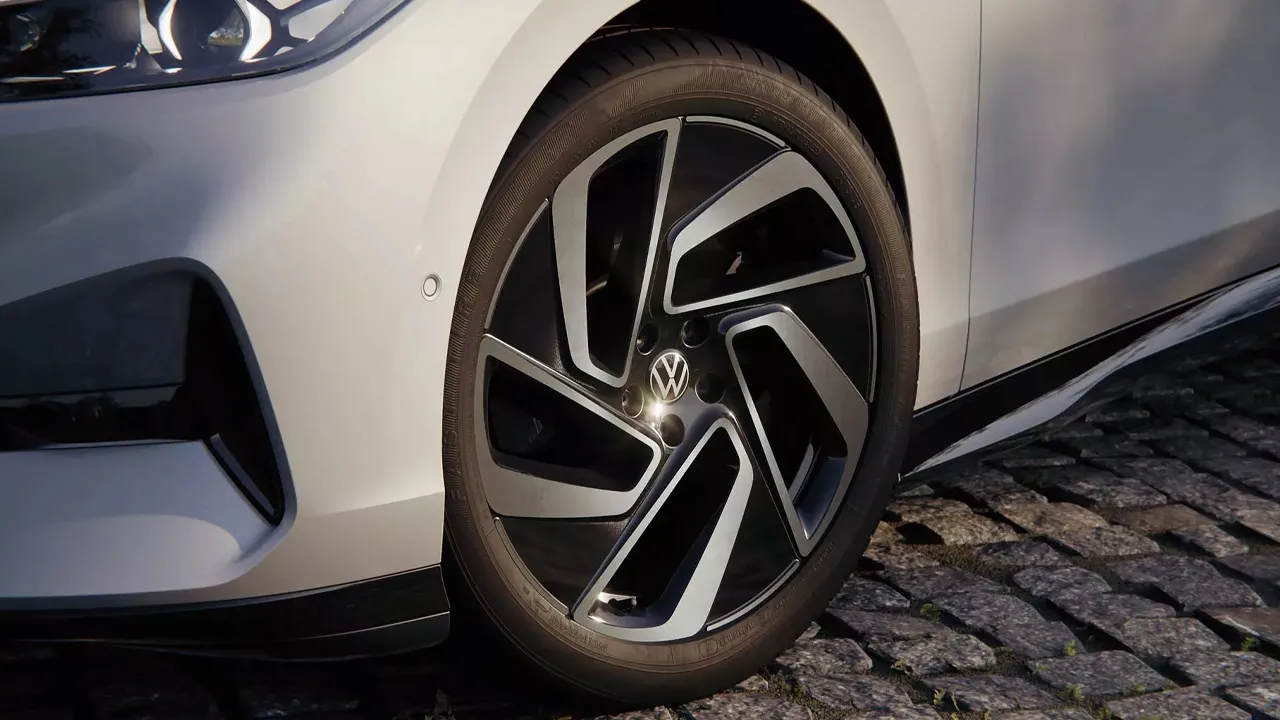 Avrupa’da elektrikli araçta yeni şampiyon: Tesla yerini Volkswagen’e bıraktı