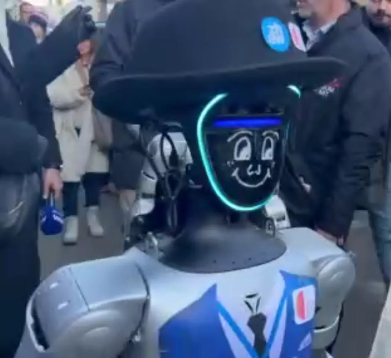 Davosta robot dansı! Yapay zekada taklit devri bitti mi?
