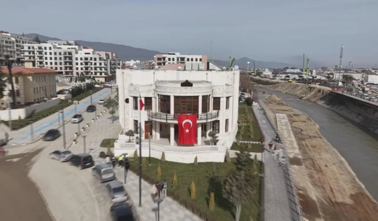 Deprem sonrası taşları enkazdan tek tek toplanmıştı! Tarihi bina yeniden inşa edildi