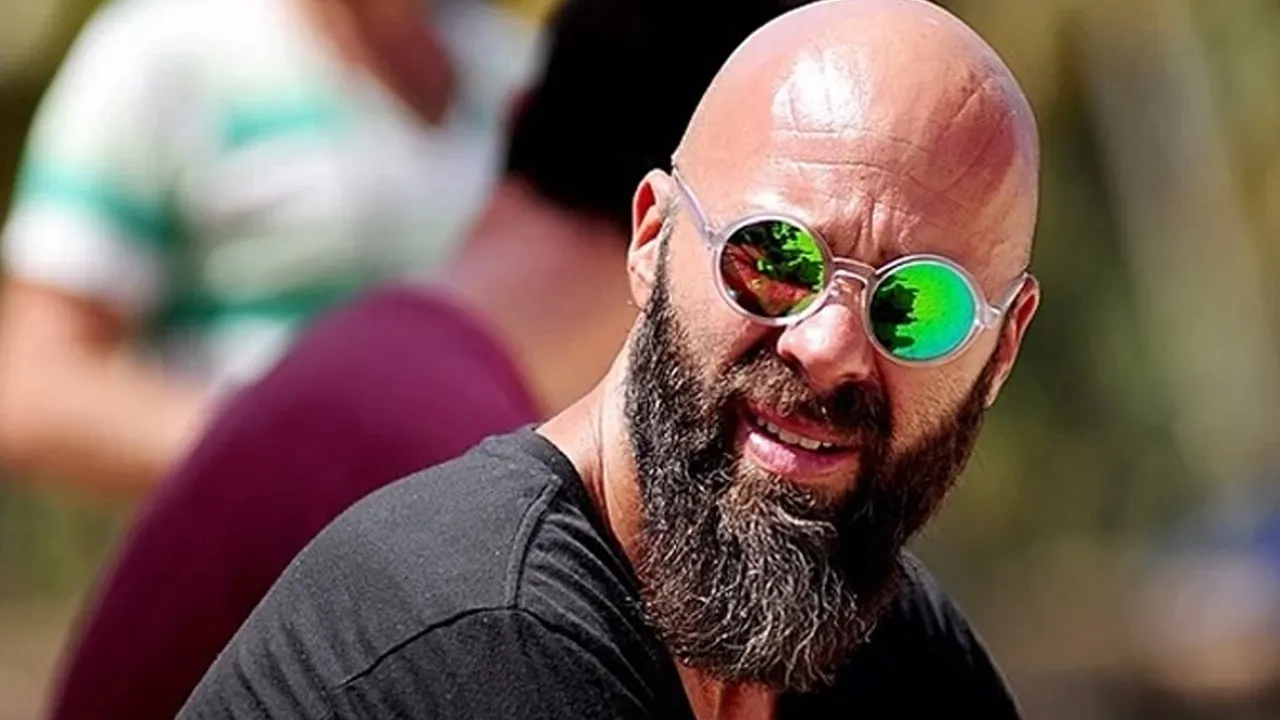 Esat Yontunç havalimanında gözaltına alındı