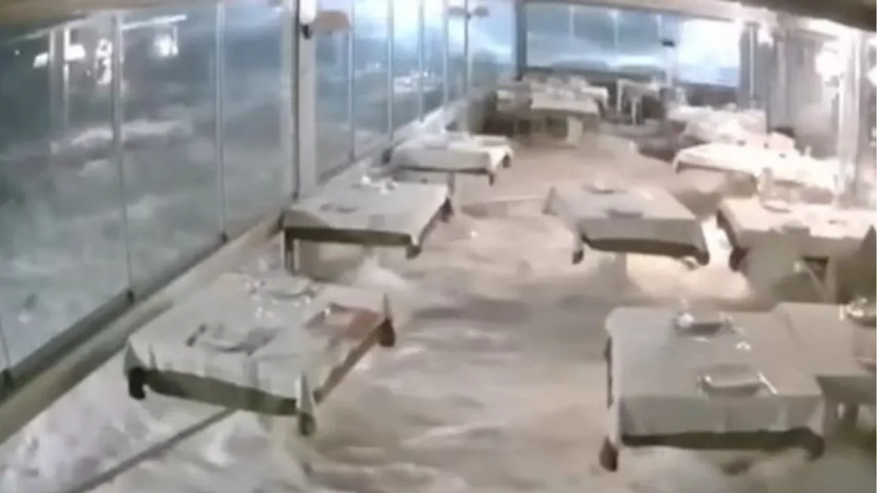İtalya'yı Harry kasırgası vurdu! Restoran sular altında kaldı, o anlar kamerada
