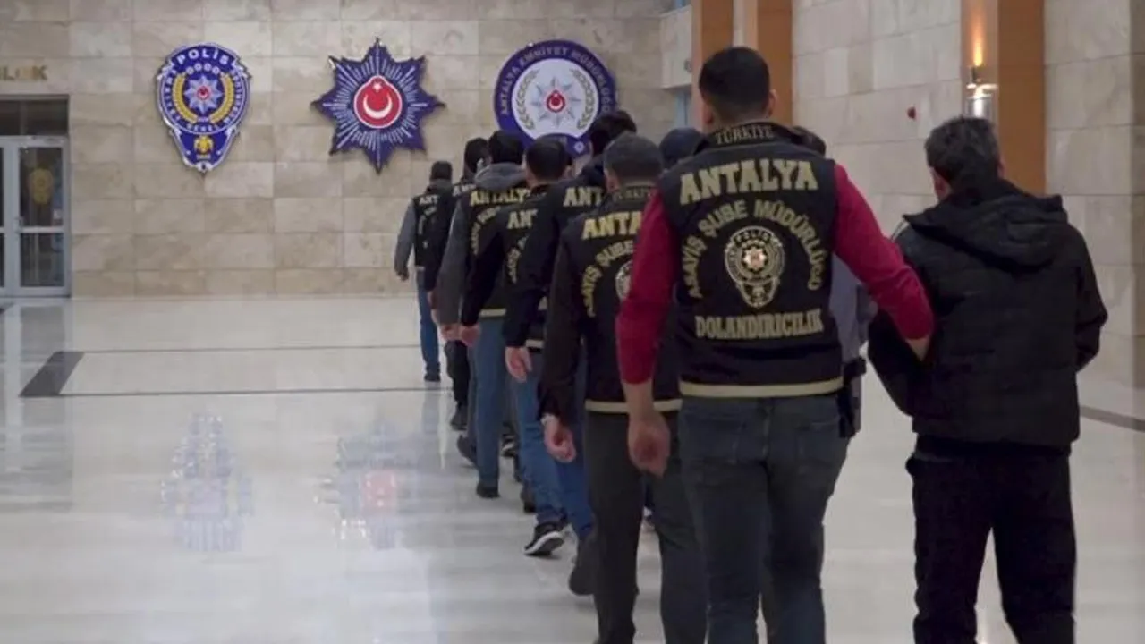 Kendilerini polis ve savcı olarak tanıttılar, 16 milyon liralık vurgun yaptılar!