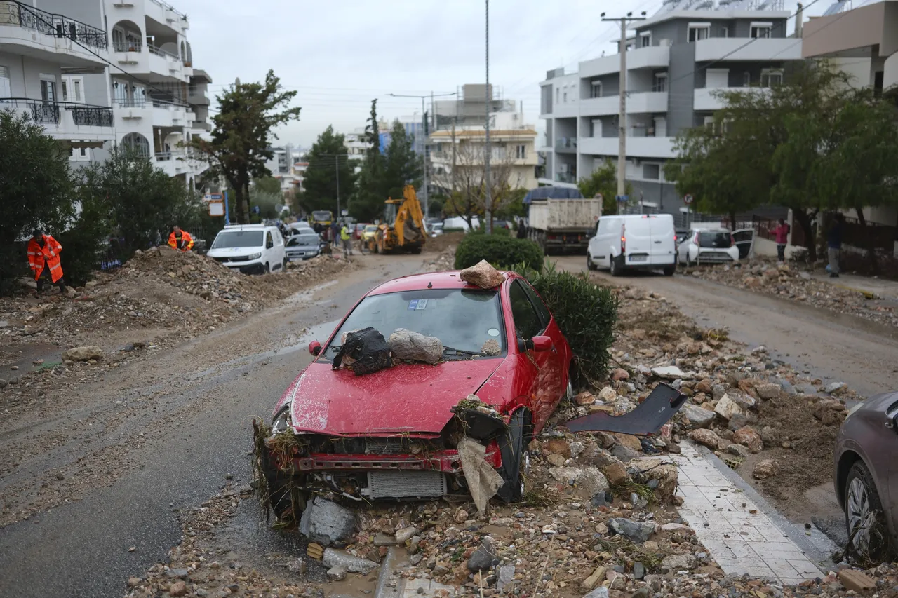 Komşu sele teslim! Araçlar sürüklendi, 2 kişi can verdi
