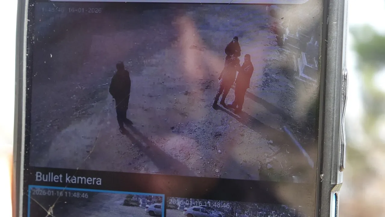 Mahalleli özel kamera sistemi kurdu! Torbacılar mezarları uyuşturucu zulası yaptı