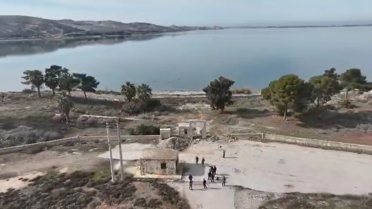 Teröristlerin kaçarken yıktığı Karakozak'taki vatan toprağının son hali...