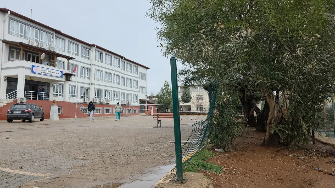 17 yaşındaki gencin acı sonu: Gece evden çıktı, okul bahçesinde cesedi bulundu