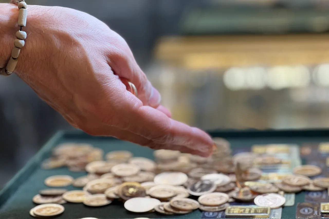 Altında yön belli oldu! Uzman isimden en net uyarı: Satmayın