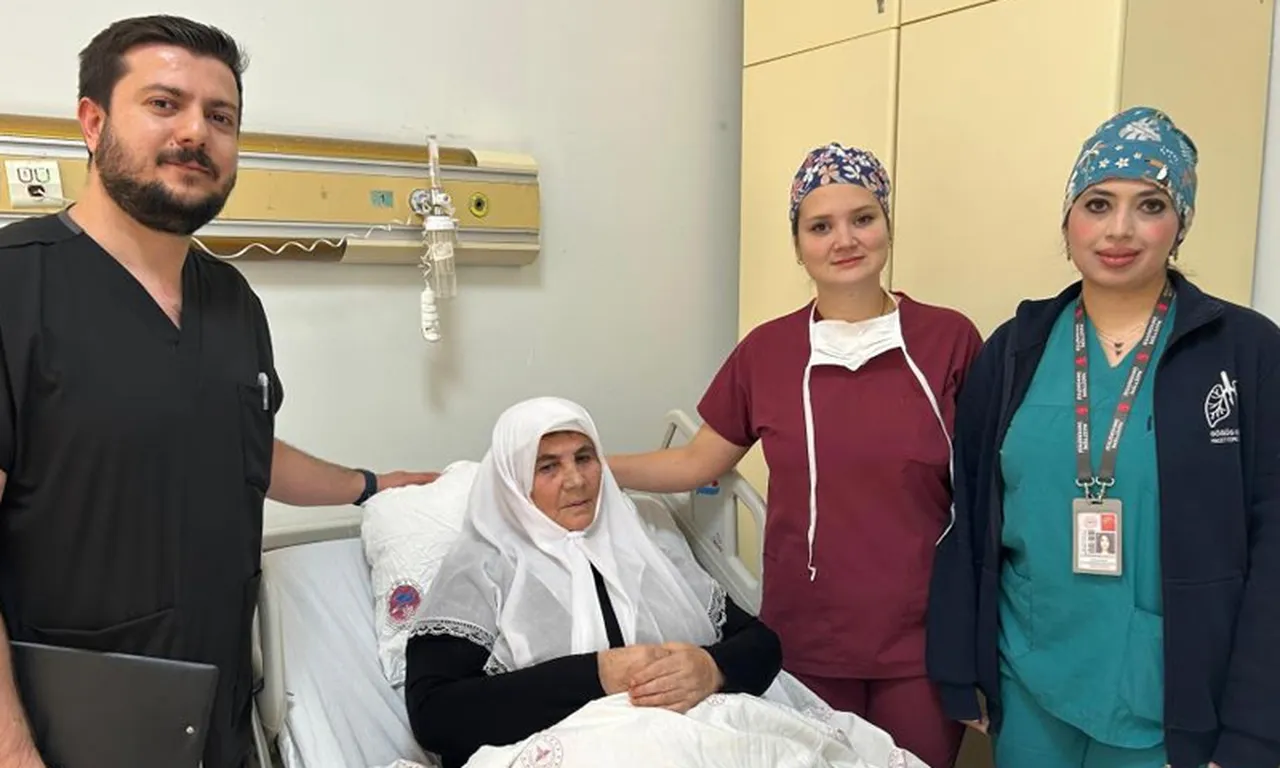 Göğüs ağrısıyla gitti, gerçeği öğrendi! Yapılan operasyon bir ilk