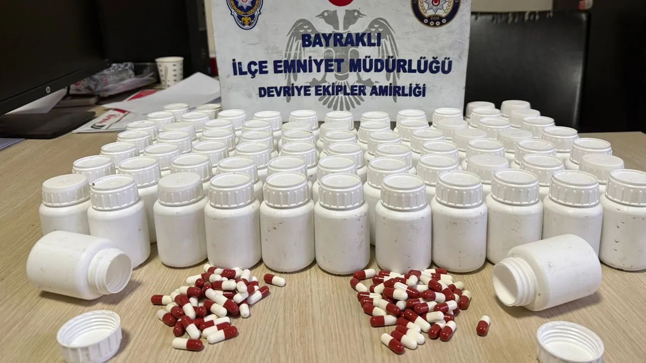 İzmir'deki kabir ziyareti karakolda bitti! Binlerce sentetik hap ele geçirildi