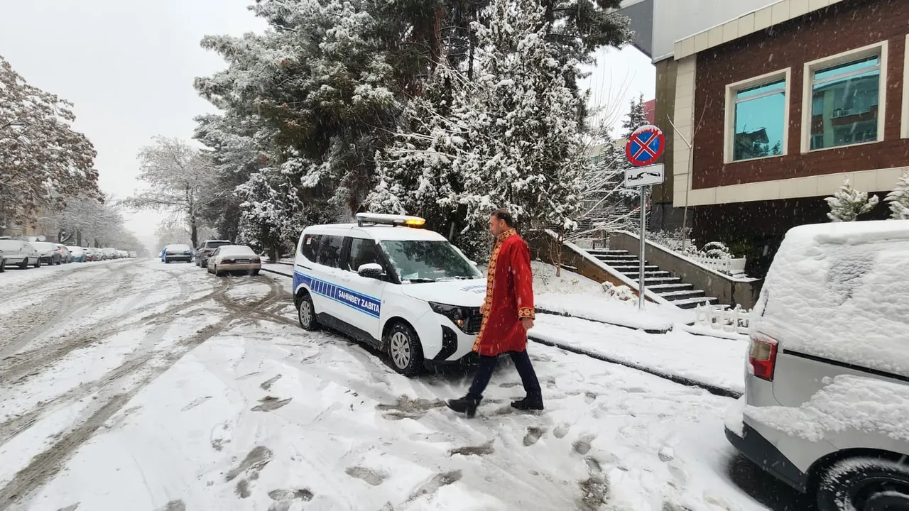 Kar yağışı yolları kapattı! Nikah dairesine gidemeyen çiftin ilacı ayağına geldi