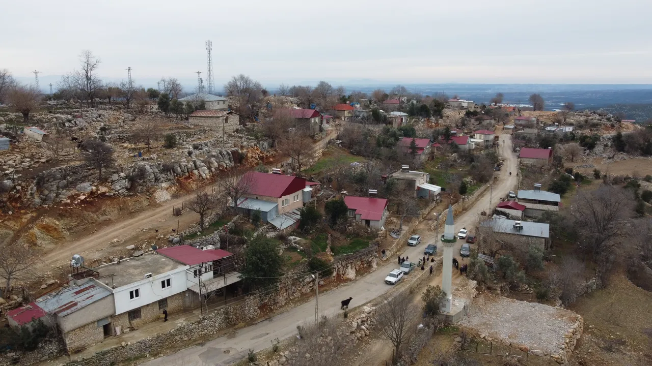 Karadeniz fıkrası gibi olay... İmam, minare, cemaat var cami yok