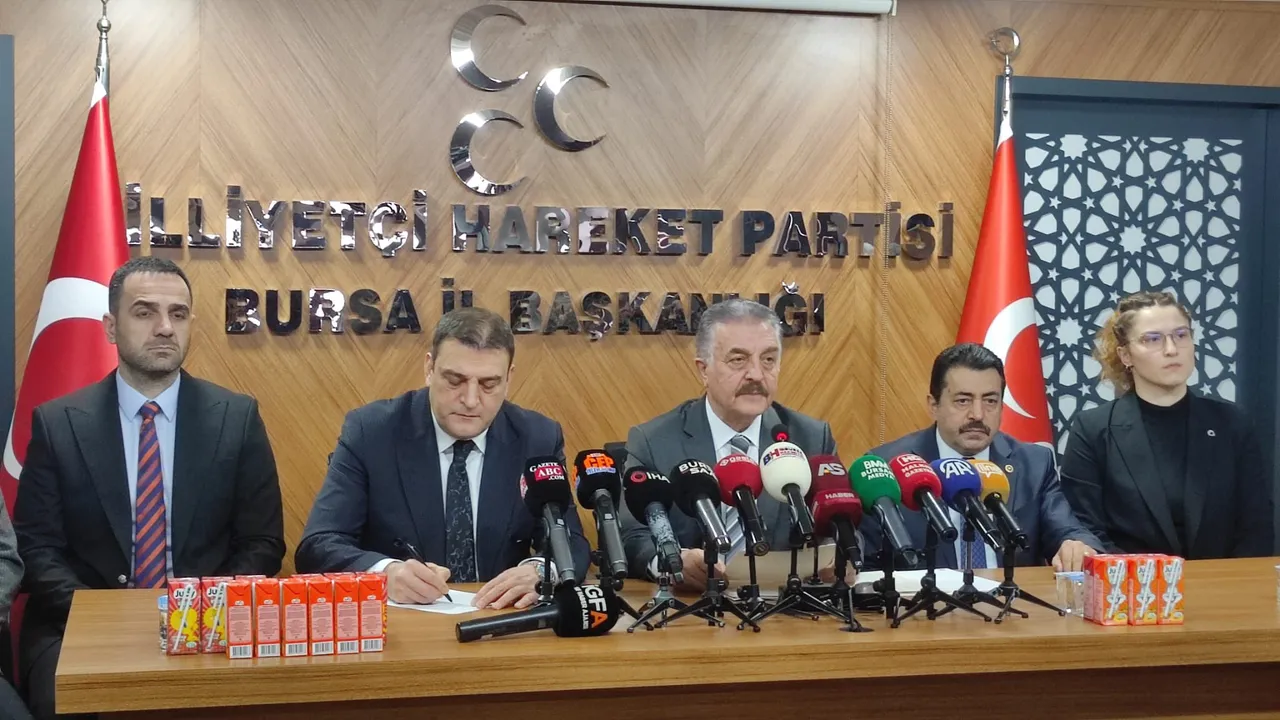 İsmet Büyükataman, MHP Bursa İl Başkanlığı'nda konuştu