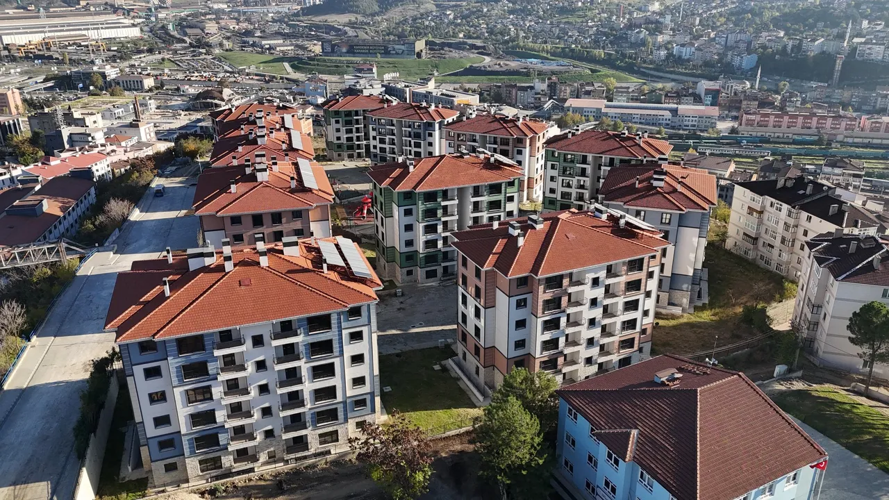 Muhalefet 'faizle satılıyor' demişti! Bakan Kurum, deprem konutlarıyla ilgili gerçeği açıkladı