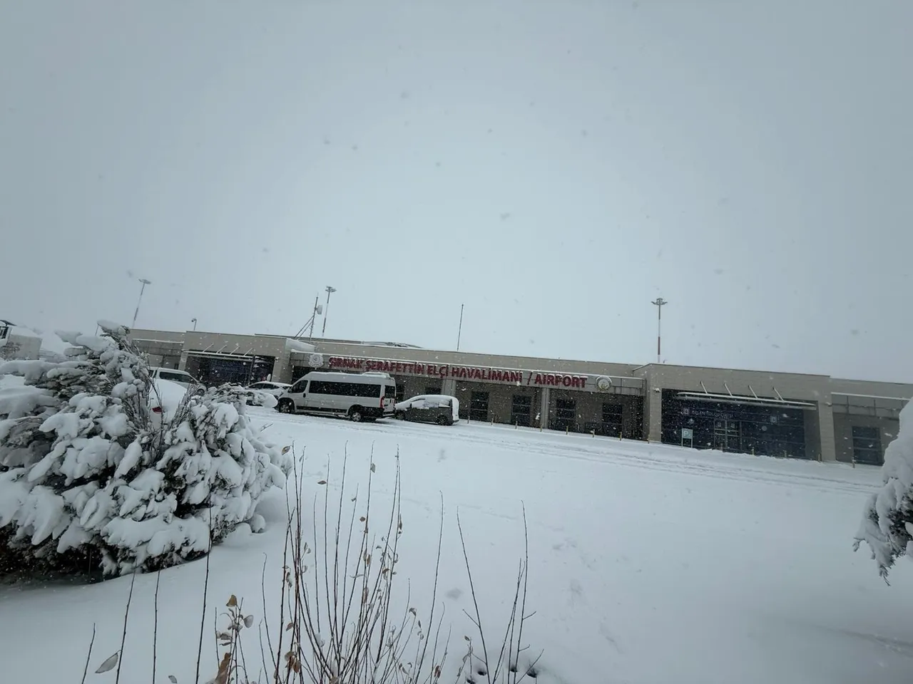 Şırnak’ta uçak seferlerine kar yağışı engeli! İptal edildi