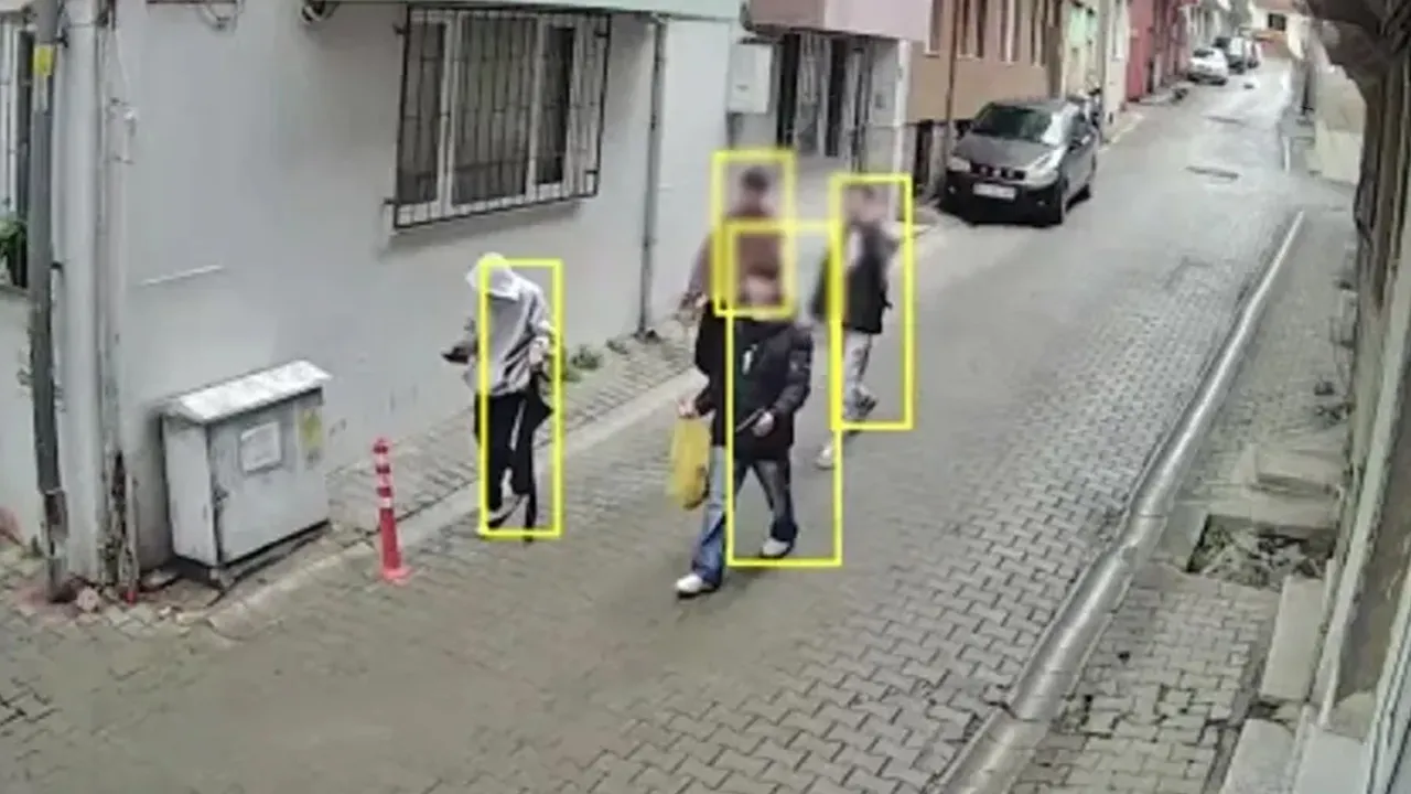 Tekirdağ'da sokak ortasında skandal görüntüler! Çocuklar silahla dolaştı, polis harekete geçti