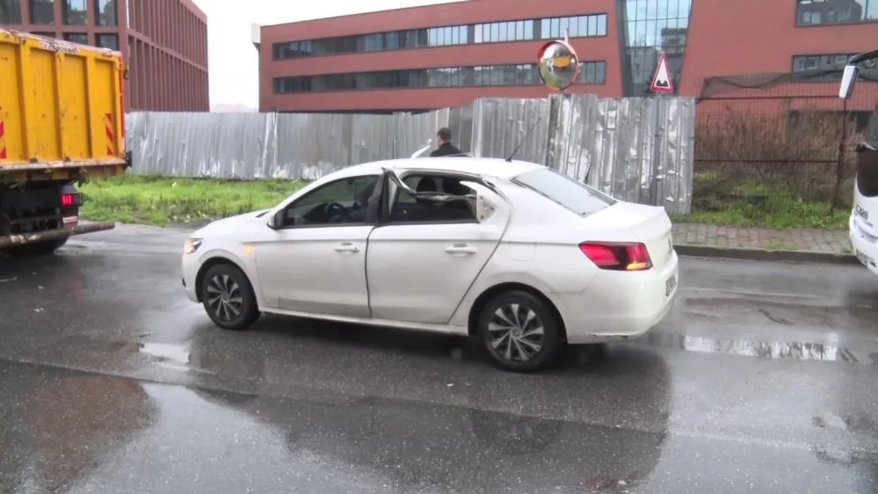 Üsküdar'da hafriyat kamyonunun damper kapağı açıldı! 1 yaya yaralandı, 1 araç zarar gördü