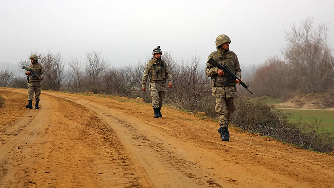 Yurt dışına kaçmaya çalışan suçlular Edirne'de ormanda yakalandı