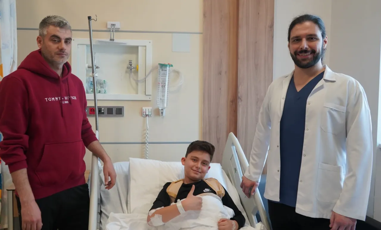 11 yaşındaki Bünyamin'e nadir ameliyat: Bel kemiği çıkarılıp tekrar takıldı