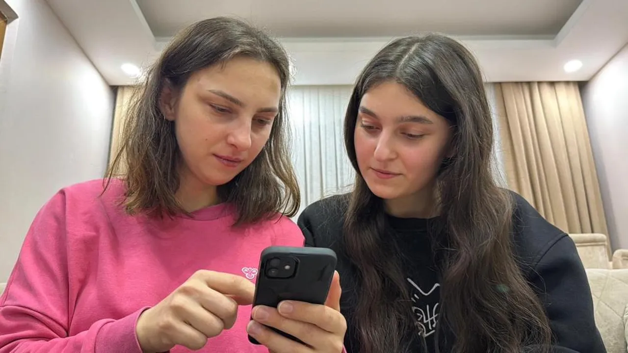 Cep telefonunda güvenlik açığı endişesi! Aralarında 11 yaş olan kardeşleri şaşırtan olay