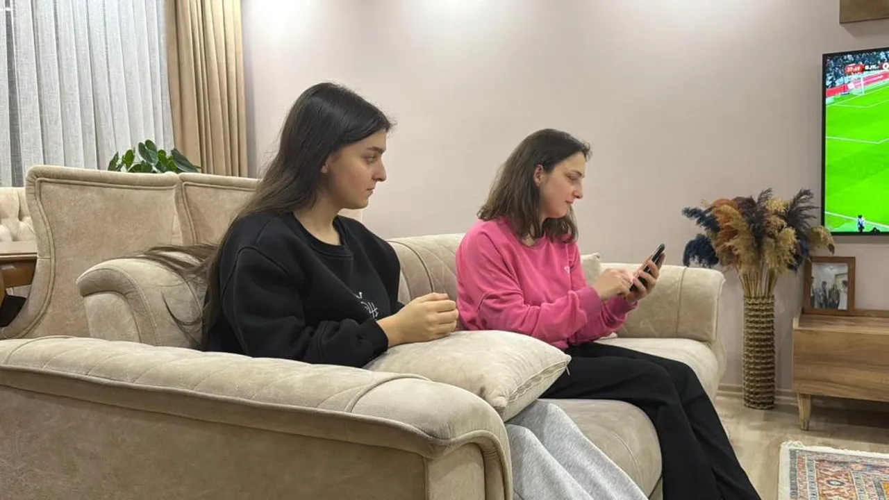 Cep telefonunda güvenlik açığı endişesi! Aralarında 11 yaş olan kardeşleri şaşırtan olay