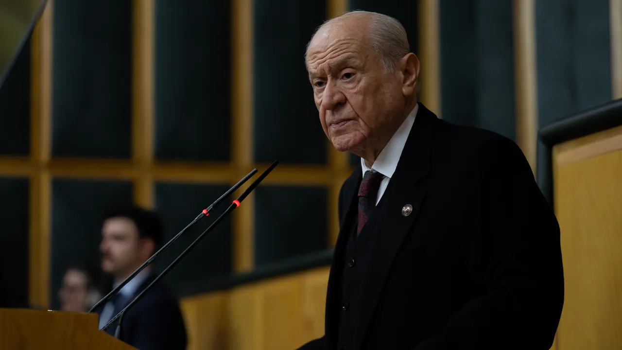 Devlet Bahçeli, Öcalan'ın hediyesini ilk kez açıkladı: Barış ve Demokrasi Kilimi!